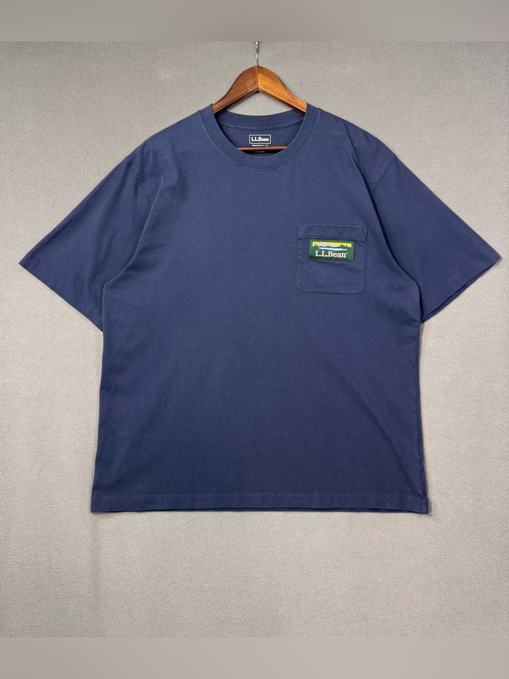 L.L. Bean Men's Navy Blue Short Sleeve Front Pocket Tee Shirt, Large